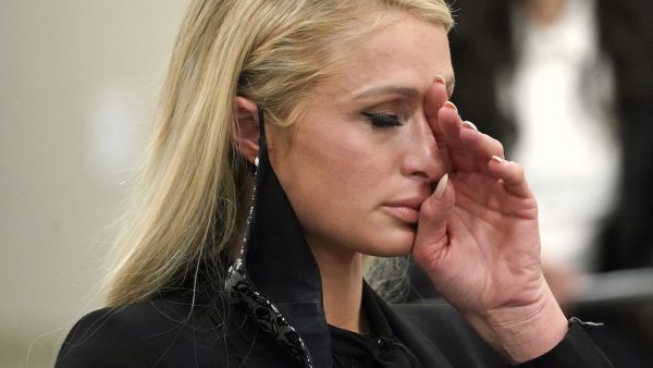 Paris Hilton getuigt tegen kostschool