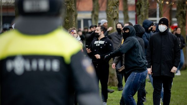 Zestien verdachten rellen Museumplein herkend en aangehouden_