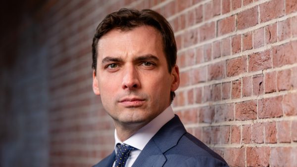 Thierry Baudet gaf de 75.000 euro die hij verdiende met zijn boeken niet op bij Tweede Kamer