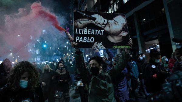 Rellen in Spaanse steden na arrestatie rapper Pablo Hasel