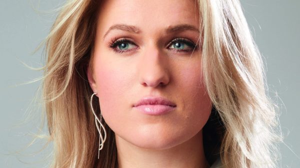 Britt Dekker wil niet overal aanschuiven: 'In 98 procent van de gevallen voegen BN'rs niets toe'