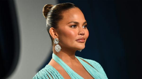 Chrissy Teigen herdenkt zoontje Jack: 'We houden voor altijd van je'