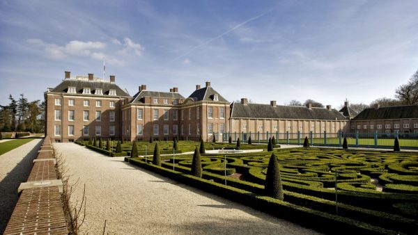 Gekapte bomen worden nieuwe vloer van balzaal in Paleis Het Loo