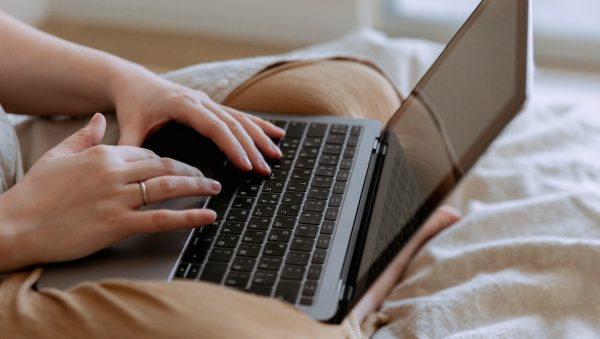 zo hou je oplichters aan het lijntje via de email
