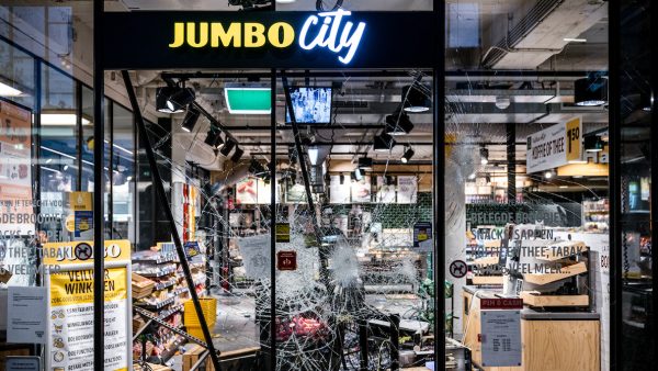 Jumbo geplunderd tijdens rellen in Eindhoven