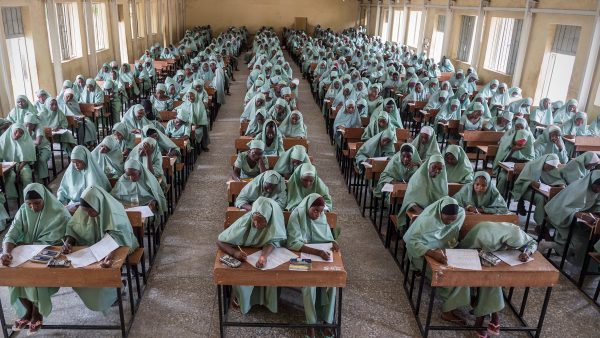 Weer ruim 300 schoolmeisjes ontvoerd door gewapende bende in Nigeria