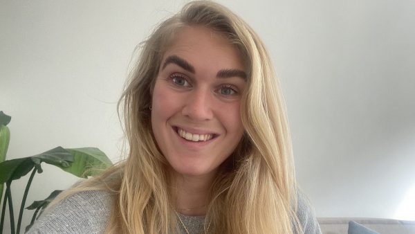 Redacteur Robyn liet voor het eerst haar wenkbrauwen doen en dat liep niet goed af: 'Ik herken mezelf niet'