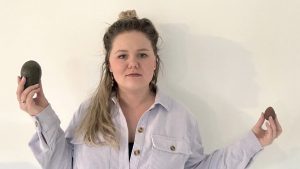 Thumbnail voor Michelle zoekt tips om treurige avocadoplant te laten 'fleureren': 'Hier gaat alles dood'