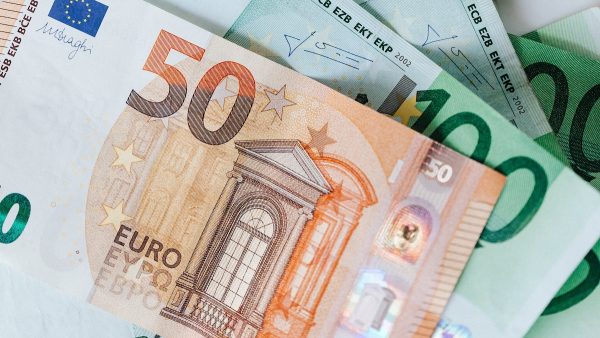 hoeveelheid verkoop bespotten Volwassenheid Duitser rijdt jarenlang nietsvermoedend rond met 22.000 euro in zijn auto - LINDA.nl hoeveelheid verkoop bespotten Volwassenheid Duitser rijdt jarenlang nietsvermoedend rond met 22.000 euro in zijn auto - LINDA.nl