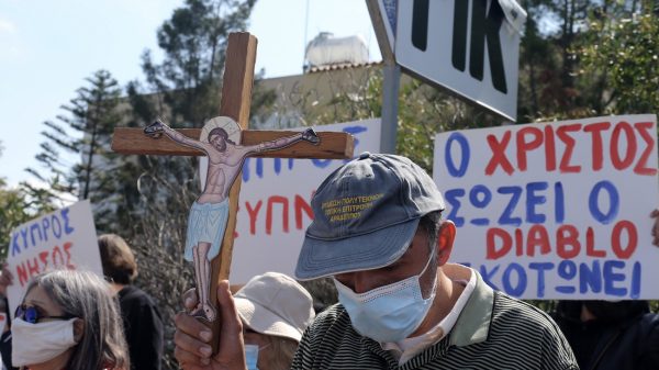 Gelovigen demonstreren tegen songfestivalinzending op Cyprus