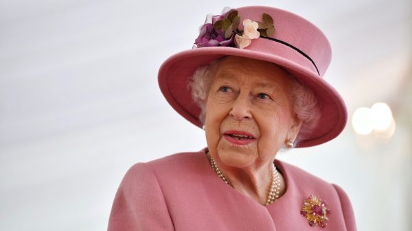 Koninklijk shoppen: collectie 'royal' accessoires uitgebracht ter ere 95e verjaardag Queen