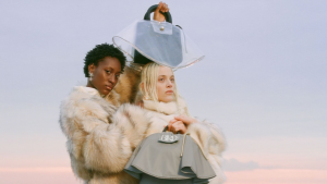 Thumbnail voor Bescherm je lievelingstas met deze fashionable 'regenjas'