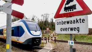 Thumbnail voor Per direct maatregelen bij 28 onbeveiligde spoorwegovergangen