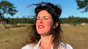 Thumbnail voor Marjon wil alleen zijn normaliseren: 'Waarom alles inrichten op duo's en gezinnen?'