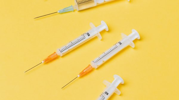 Experts van EMA ziet 'geen aanwijzingen' voor stollingsproblemen door coronavaccin