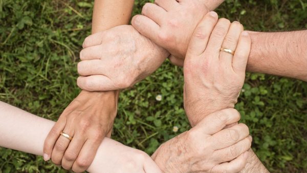 Socioloog legt uit waarom rol biologische moeder invloed heeft op band stiefouders