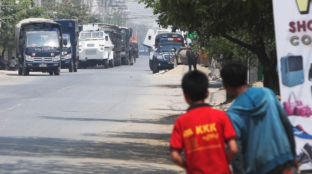 Inwoners ontvluchten grootste stad Myanmar vanwege aanhoudend geweld