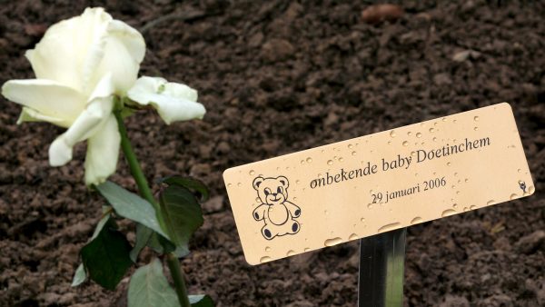 Politie zoekt opnieuw naar doodsoorzaak verlaten baby in Doetinchem