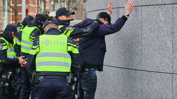 Politie houdt ruim 150 mensen aan tijdens demonstratie Amsterdam