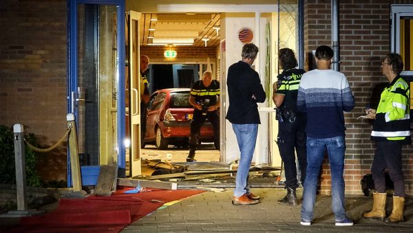 Man die met auto basisschool van zoon binnenreed, moet gevangenis in