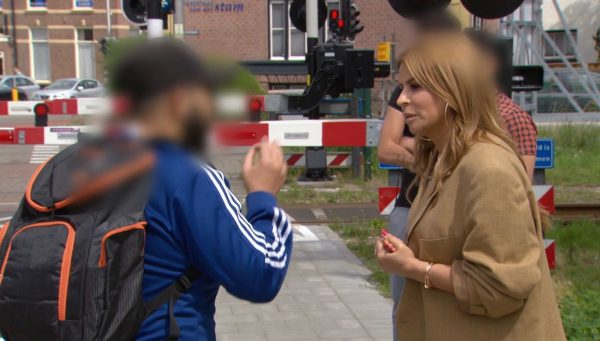 Olcay Gulsen confronteert stalker in Gestalkt