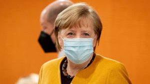 Angela Merkel schrapt strenge paaslockdown na kritiek