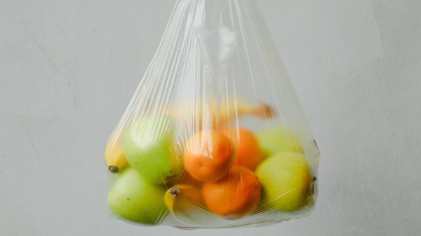 Albert Heijn stopt met plastic zakjes