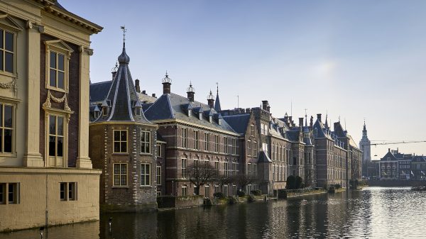 Bommelding Binnenhof blijkt vals alarm, ontruiming is opgeheven