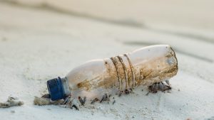 Thumbnail voor Coldplay gaat samen met Rotterdams bedrijf de (wereld)strijd aan tegen plasticsoep