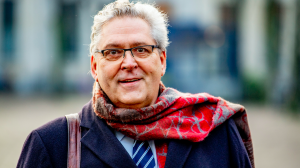 Henk Krol gaat op één knie voor vriend Aldo