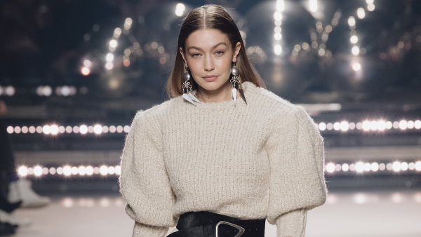Gigi Hadid doneert inkomsten Fashion Week aan Oekraïne