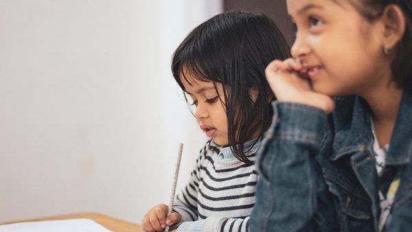 Helft basisscholen stuurt klassen naar huis vanwege coronabesmettingen