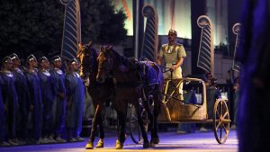Thumbnail voor Indrukwekkende beelden: parade met mummies van Egyptische farao's trekt door Caïro