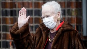 Thumbnail voor Bontjas van Deense koningin Margrethe bij paasdienst zorgt voor boosheid