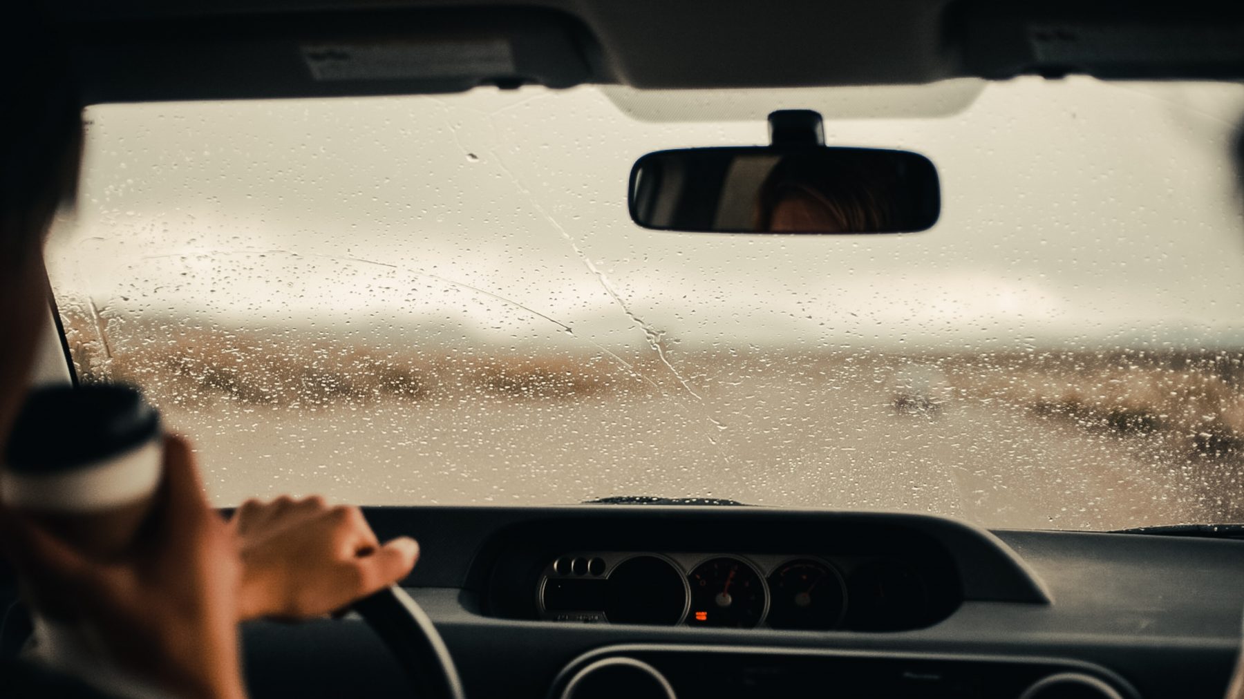 regent auto veilig de weg op