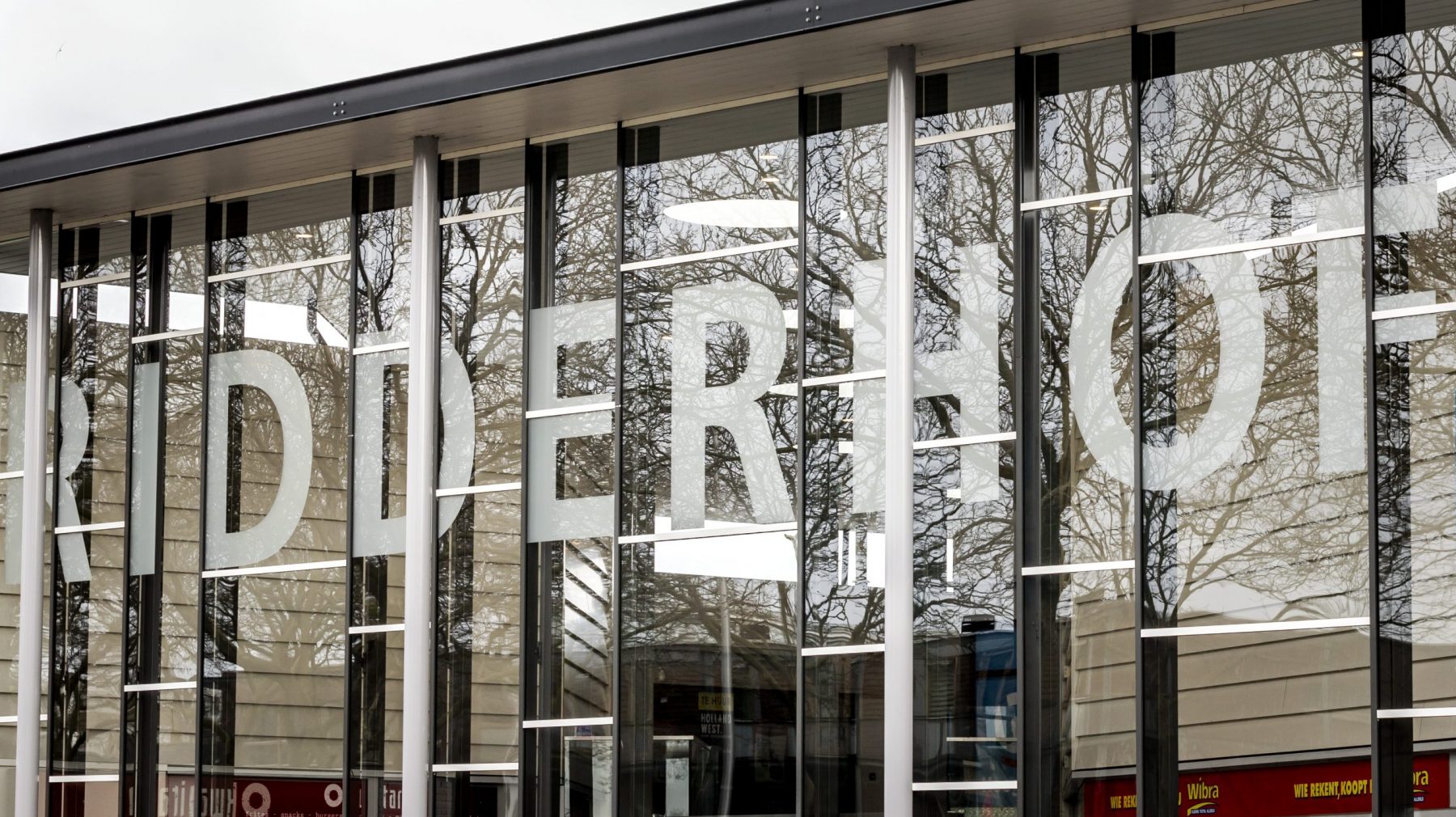 Alphen aan den Rijn herdenkt schietpartij van tien jaar geleden - LINDA.nl