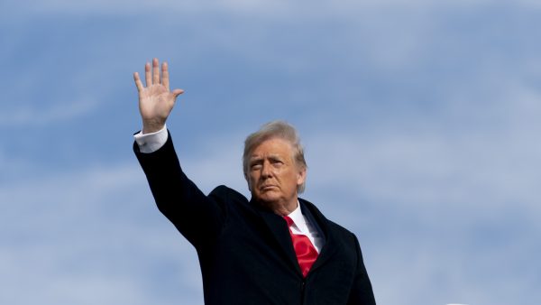 Trump mist eerbetoon_ 'Coronavaccin zou Trumpcine moeten heten'