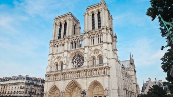 Begin 2022 kan de wederopbouw van de Notre-Dame van start