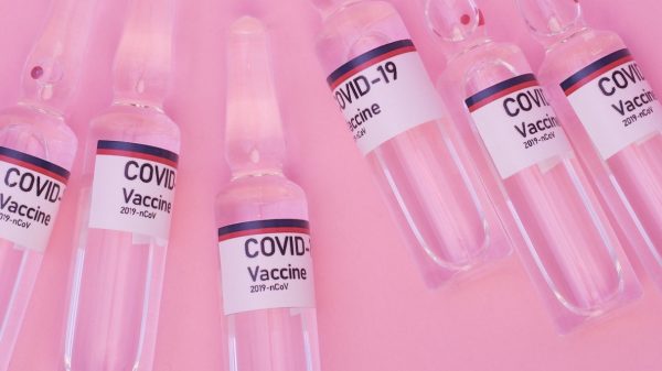 Amerika stopt tijdelijk met toedienen Janssen vaccin