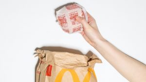 Thumbnail voor Zo blij als een kind: McDonald's komt met Happy Meal voor volwassenen