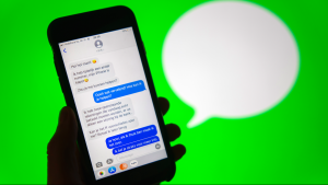 Thumbnail voor Meer digitale criminaliteit in Nederland: 'Oplichting via WhatsApp springt eruit'