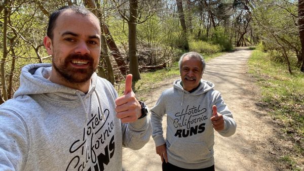 Jordy en Charlie lopen wekelijks hard tegen dementie: 'Mijn vader móét fit blijven'