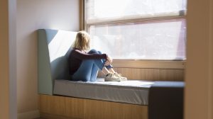 Thumbnail voor Kinderombudsvrouw luidt noodklok over jeugdzorg: 'Gaat te vaak hopeloos mis'