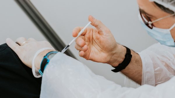 EMA ziet bloedproblemen als zeldzame bijwerking Janssen-vaccin
