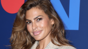 Thumbnail voor Eva Mendes spreekt zich uit over corrigerende tik: 'Net zo slecht als slaan van je partner'