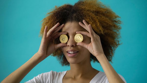 Mensen investeren en masse in cryptogeld, dit is er aan de hand