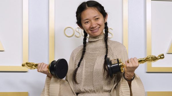 Neem twee minuten de tijd voor de hoopvolle Oscar-speech van Chloé Zhao