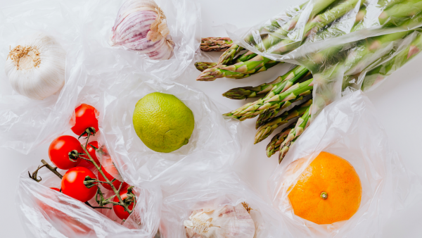 Plastic groenten- en fruitzakjes bij Albert Heijn en ALDI 'met pensioen