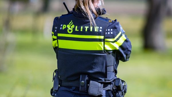 politieagent aangfite examenstunt