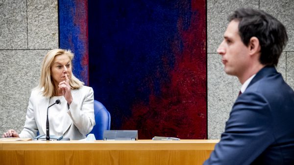 Kabinet gaat vanaf 1 juli meer stukken met Kamer delen